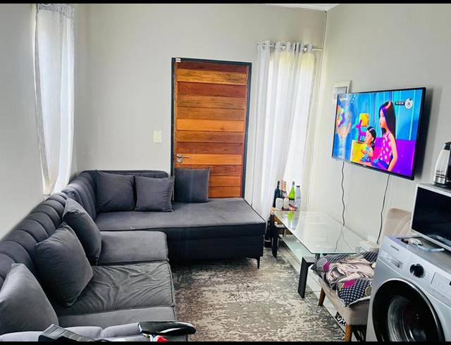 2 BEDROOM HOUSE FOR SALE IN SOUTH HILLS